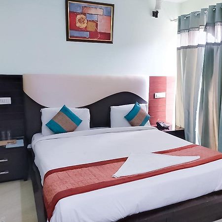 Roomshala 110 Hotel Mulaqaat - Shiv Nadar University Dadri Exterior foto