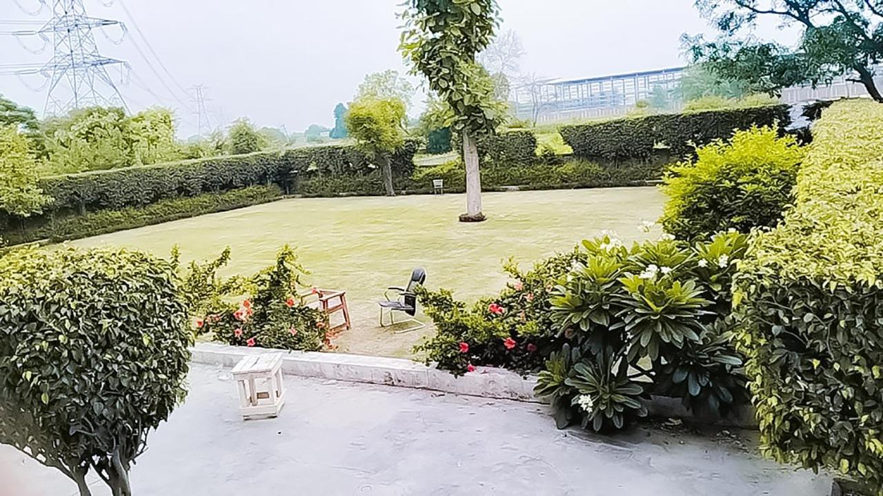 Roomshala 110 Hotel Mulaqaat - Shiv Nadar University Dadri Exterior foto