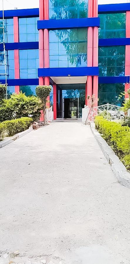 Roomshala 110 Hotel Mulaqaat - Shiv Nadar University Dadri Exterior foto
