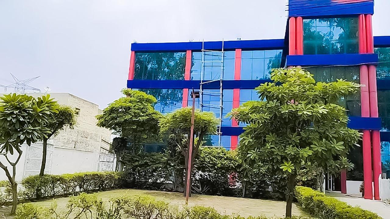Roomshala 110 Hotel Mulaqaat - Shiv Nadar University Dadri Exterior foto