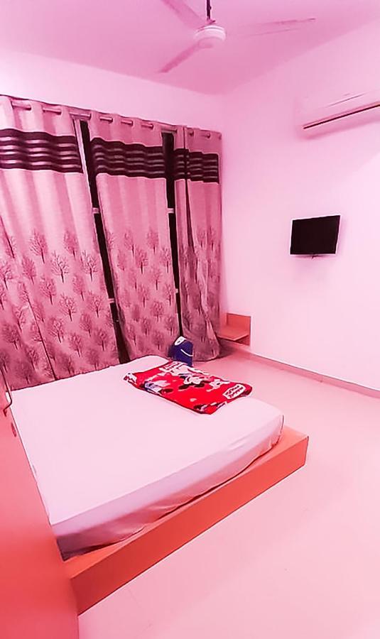 Roomshala 110 Hotel Mulaqaat - Shiv Nadar University Dadri Exterior foto