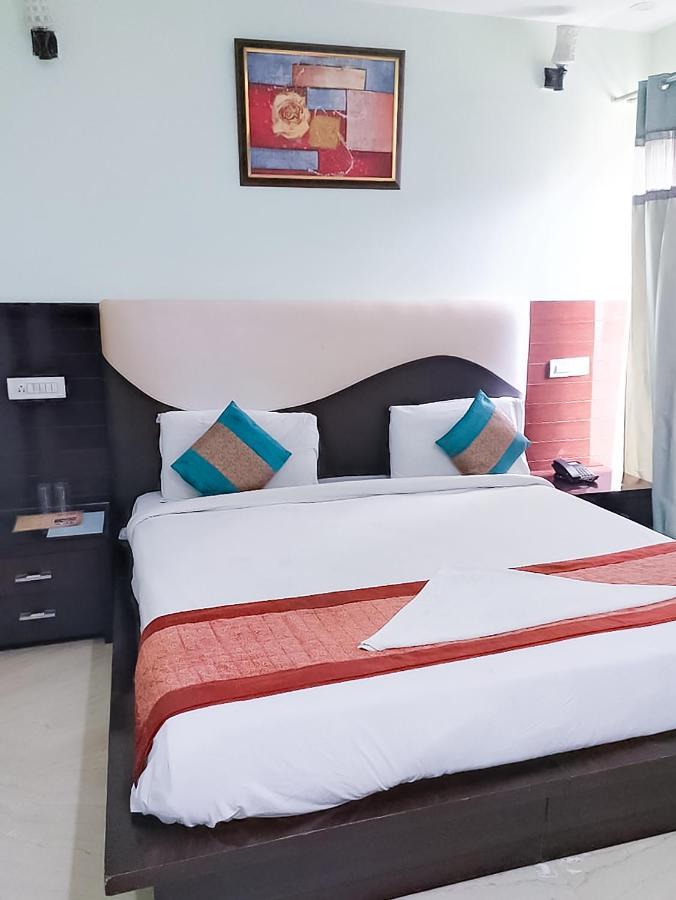 Roomshala 110 Hotel Mulaqaat - Shiv Nadar University Dadri Exterior foto